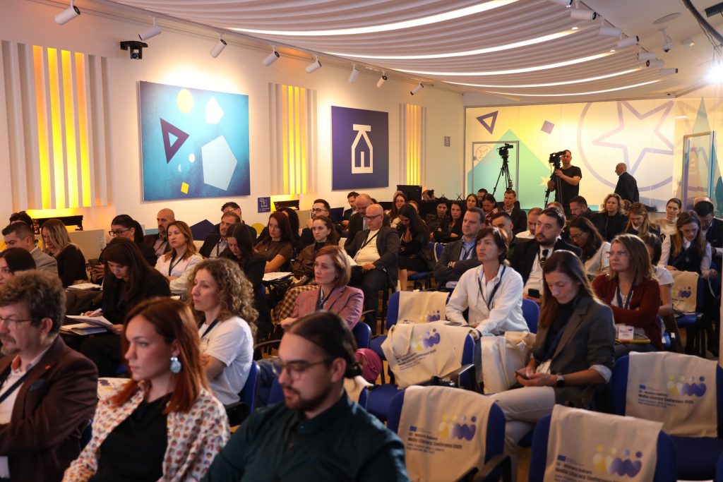 Publika u sali Evropske kuće Beograd na Konferenciji EU–Zapadni Balkan o medijskoj pismenosti