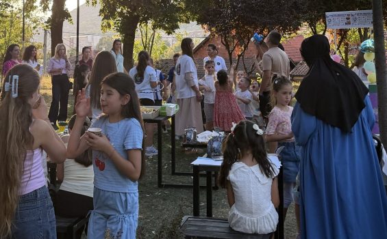 članovi udruženja Iskra na radionici na otvorenom 2