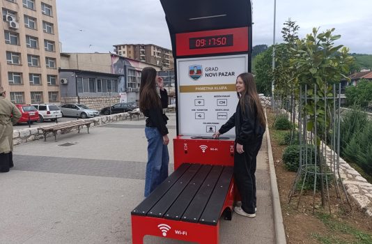 pametna klupa novi pazar